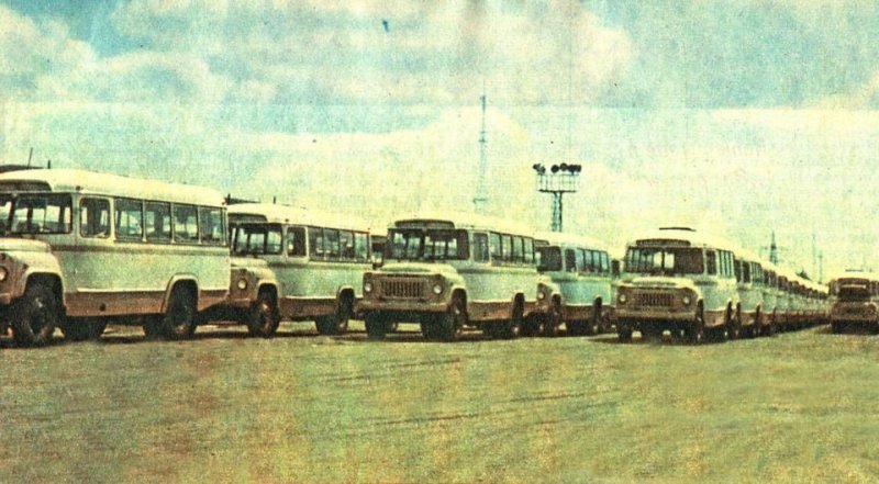 Площадка готовой продукции Курганского автобусного завода. Тираж выпускаемых этим заводом автобусов в советские годы был одним из самых больших в мире.