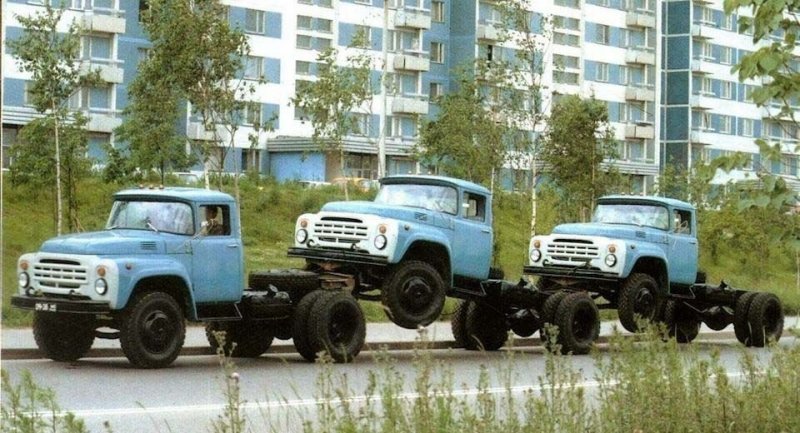 Перегон шасси ЗИЛ, Москва, конец 1980-х годов.
