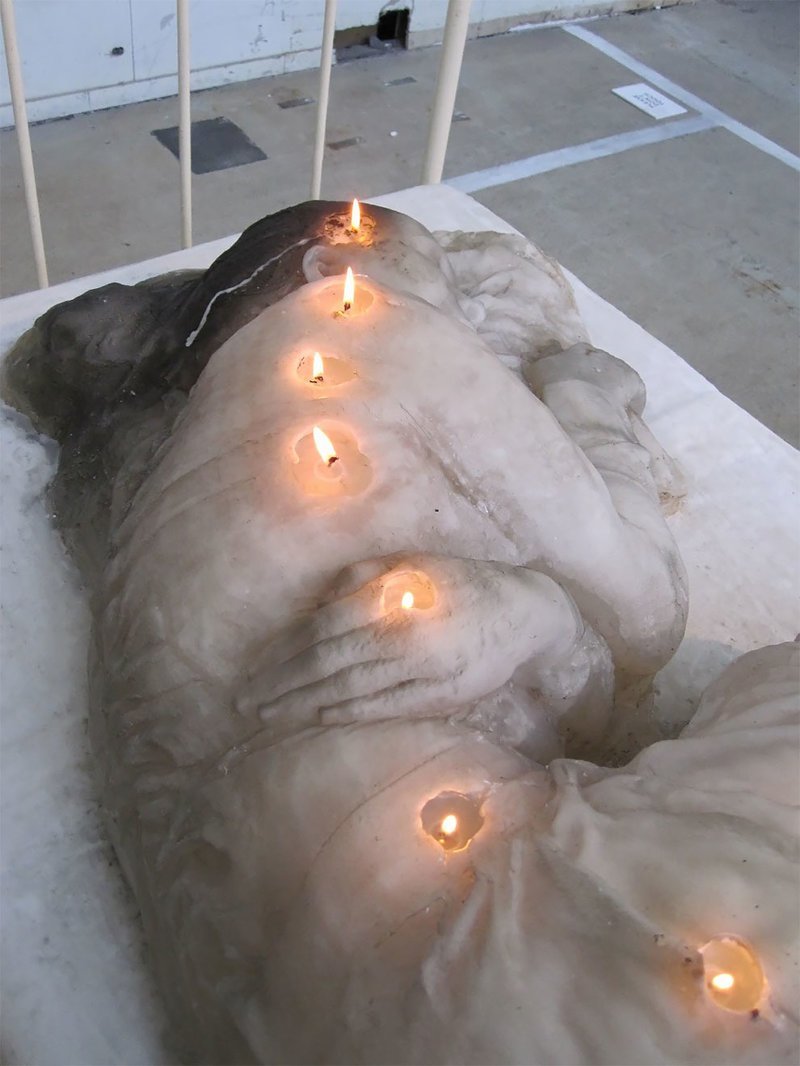 Сгорела как свеча: впечатляющая скульптура бельгийских мастеров