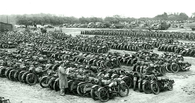 17. Послевоенная распродажа отслужившей в армии автомототехники, 1946 год.