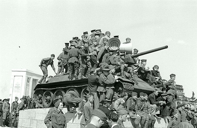 47. Совместное празднование победы над Германией. 8 мая 1946 года.