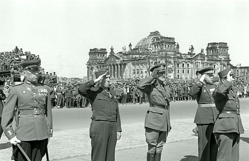 48. Совместное празднование победы над Германией оккупационными войсками в Берлине, 8 мая 1946