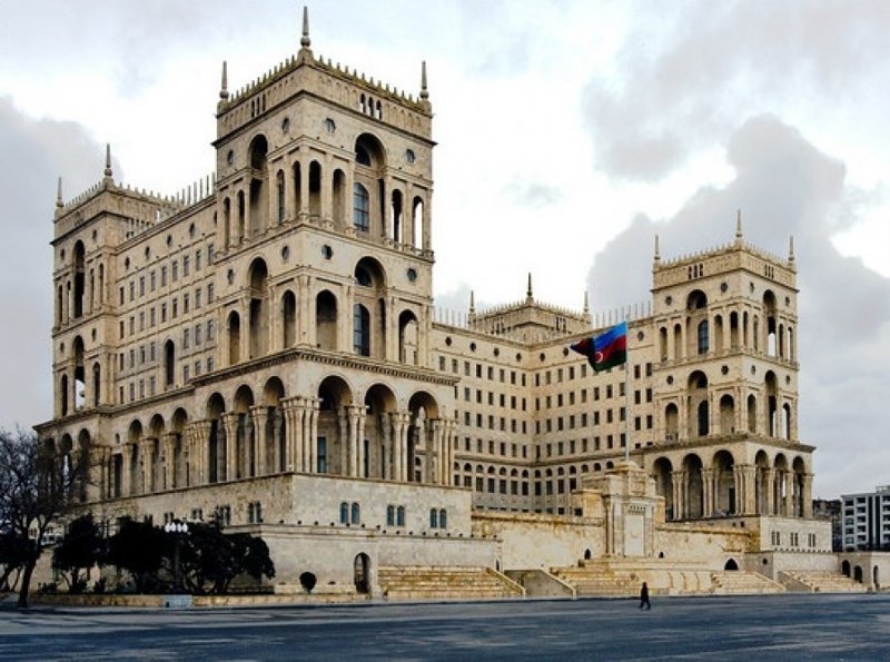 10. Дом правительства в Баку (Азербайджан)