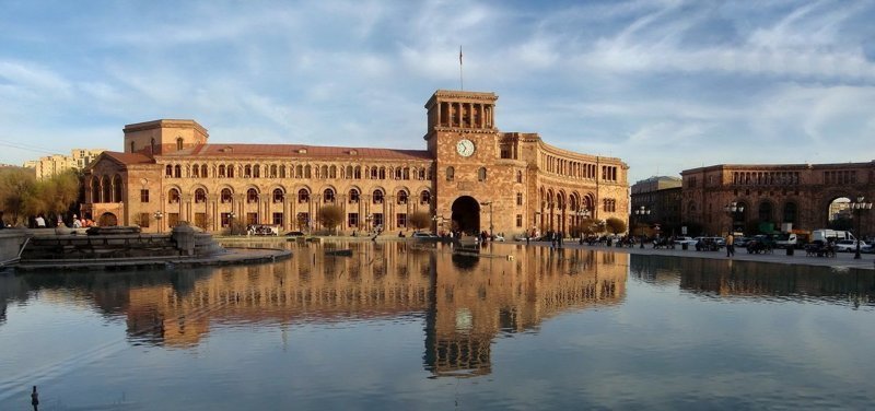 5. Дом правительства в Ереване (Армения)