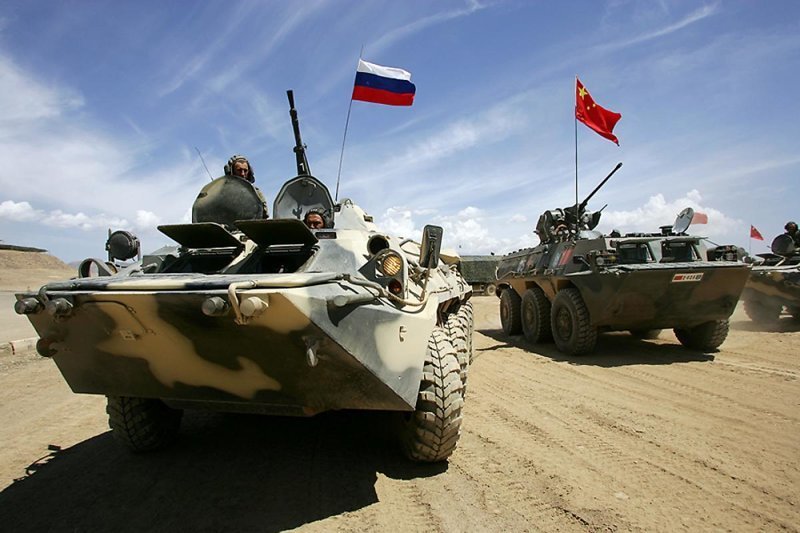 Россия и Китай проведут совместную военную операцию. Какой стране прятаться под стол?