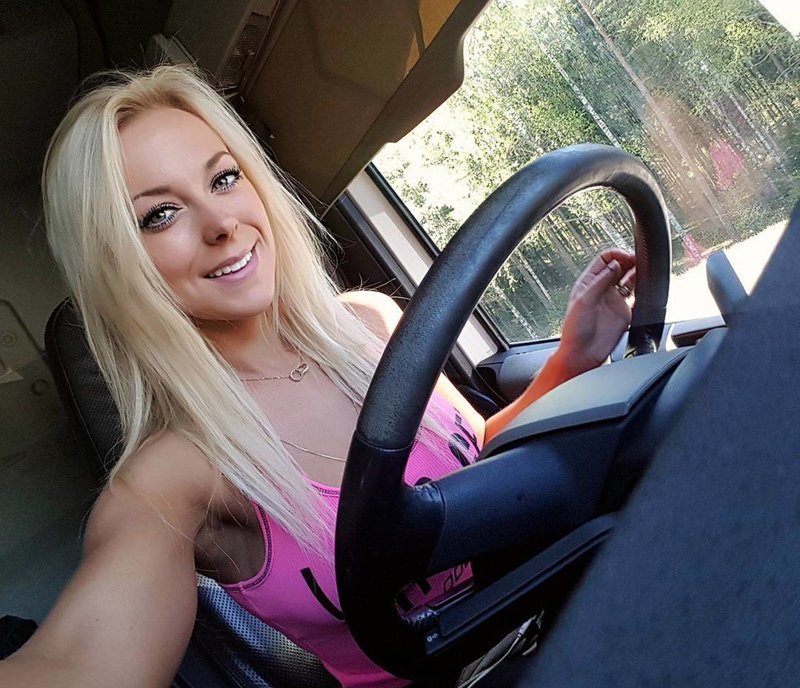 20+ прекрасных девушек, которые водят грузовики