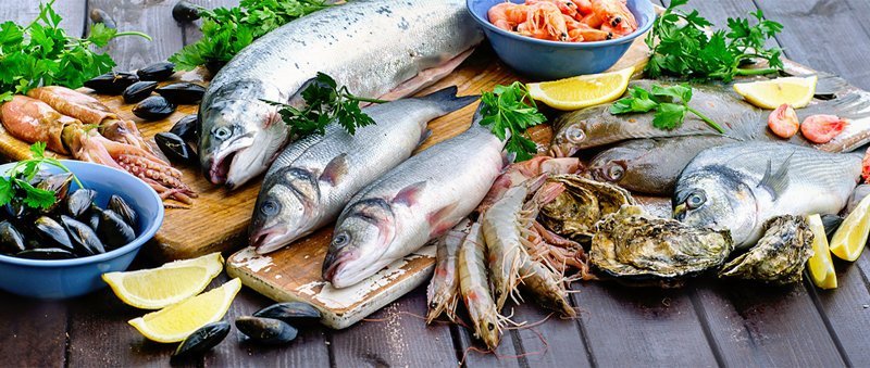 Пятое место в рейтинге полезной еды досталось рыбе и морепродуктам.