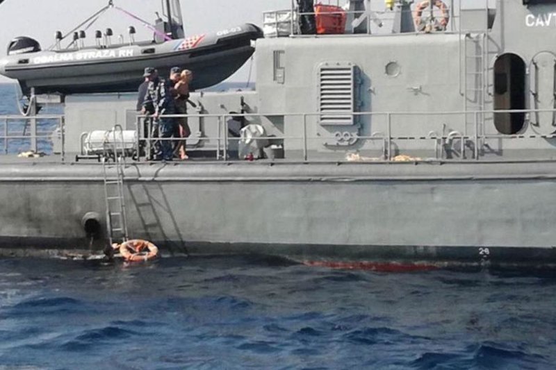 Британская стюардесса выпрыгнула за борт круизного судна и осталась жива