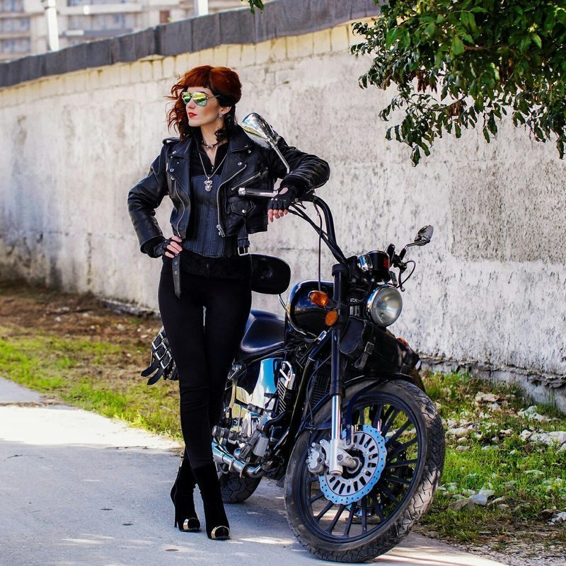Русские красивые голые девушки на мотоциклах (64 фото)