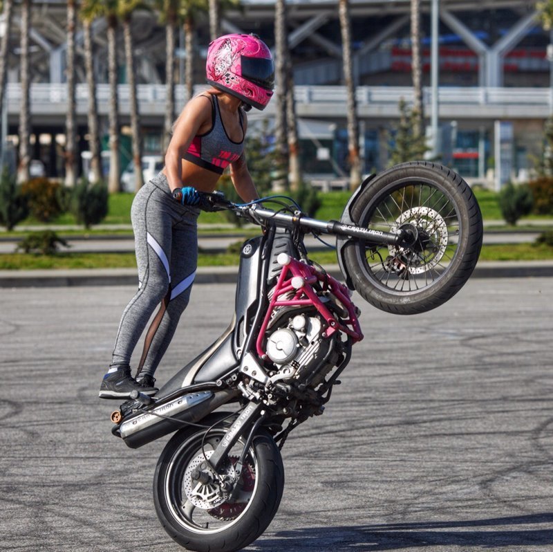 Девушки и мотоциклы (30 фото)