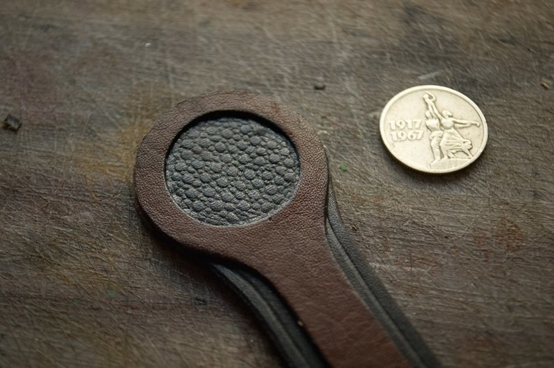От простого к сложному, или как делался кожаный браслет с кончо из монет