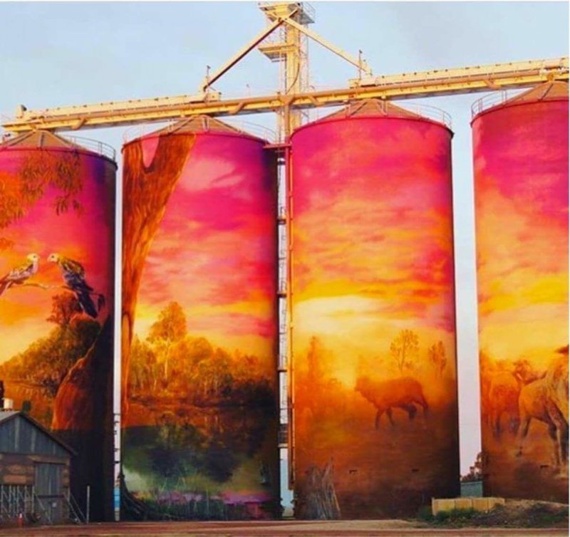 Граффити на силосных башнях в Австралии