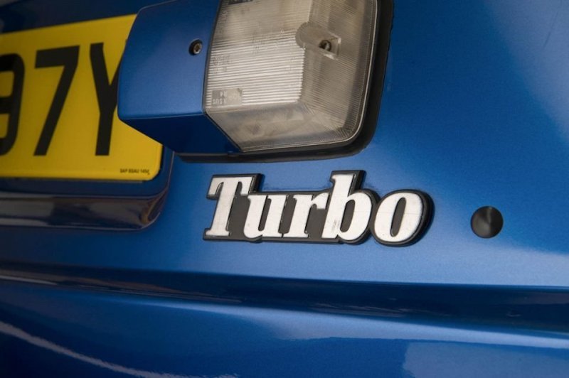 Спортивный хэтчбек Renault 5 Turbo 1983 года