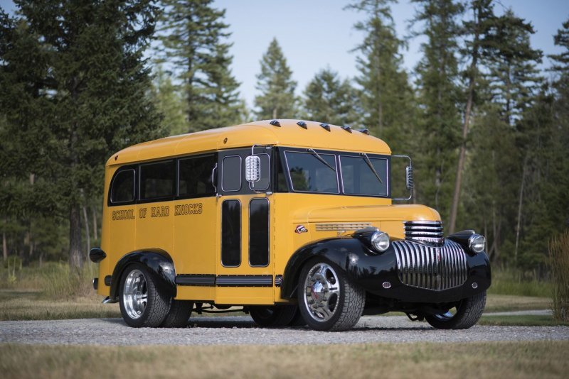 Это модифицированный автобус Chevrolet 1941 года выпуска, из которого создали супер стильный школьный автобус.