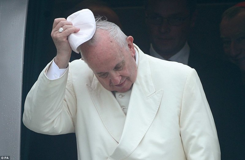 Папа римский совершил исторический визит в Ирландию - это первый визит главы Католической церкви в страну с 1979 года.