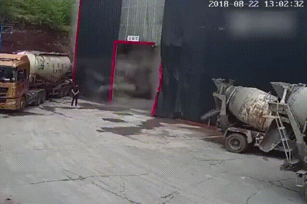 Накрыло цементной волной