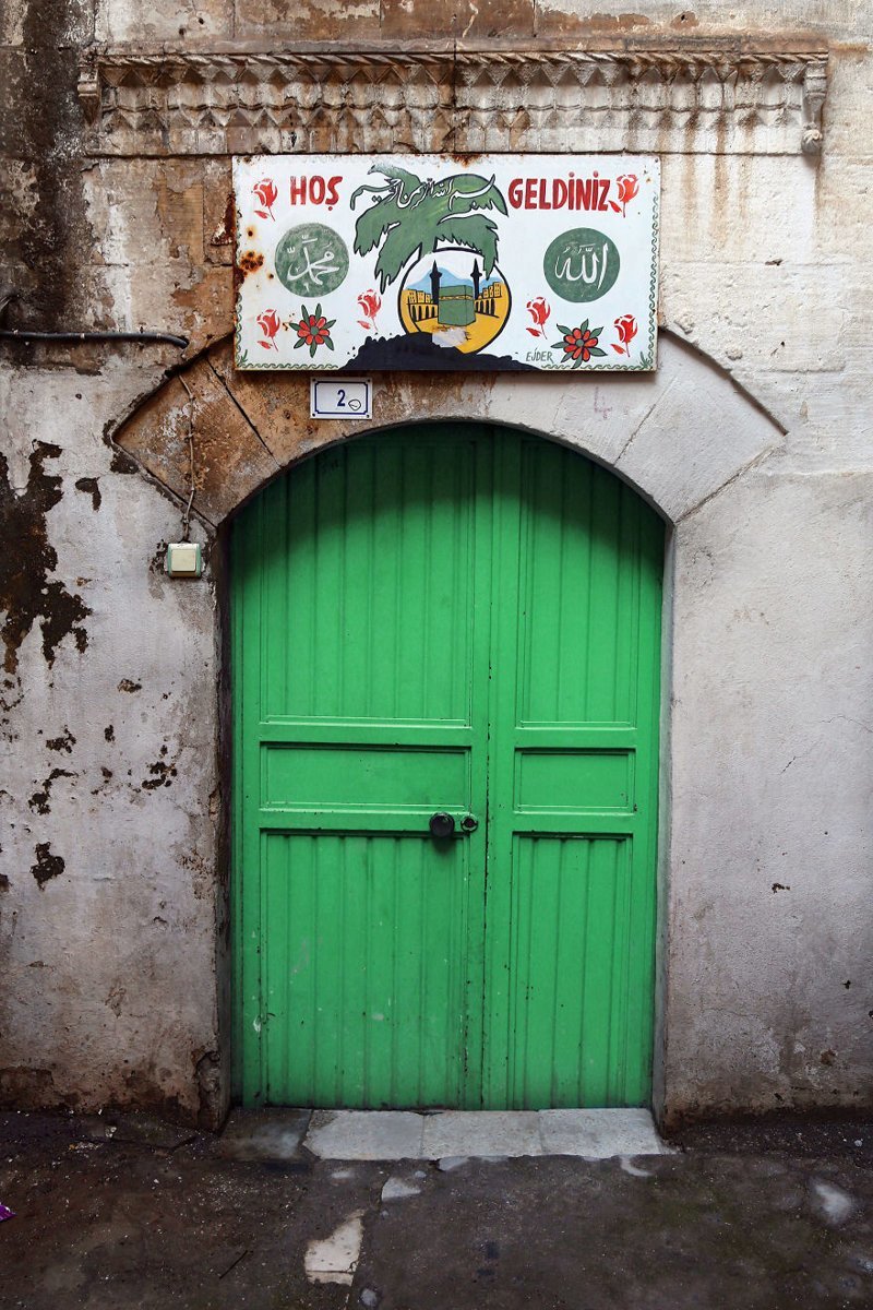 25. "Hos Geldiniz" / "Добро пожаловать" - вход в дом в Санлиурфе, Юго-Восточная Анатолия, Турция