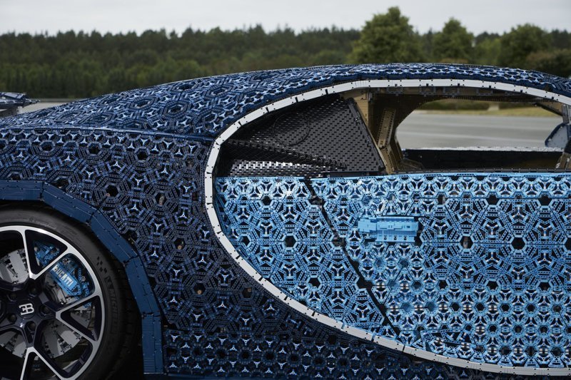 Из Lego построили полноразмерный Bugatti Chiron, и он может ездить