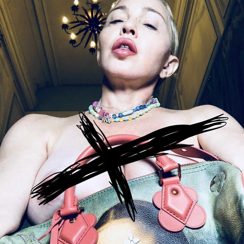 Мадонна выложила свежую фотку в нижнем белье