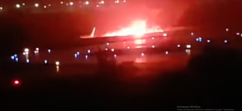Пассажирский Boeing загорелся после посадки в Сочи: видео