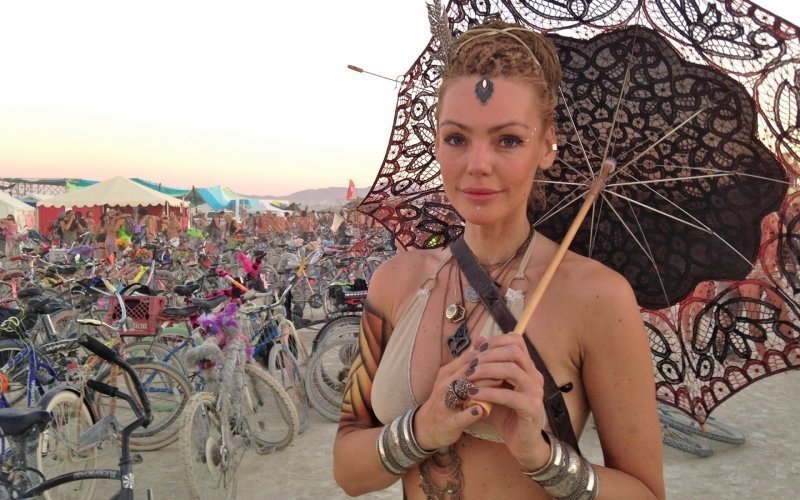 Голые девушки на фестивале Бернинг Мэн / Burning Man фото