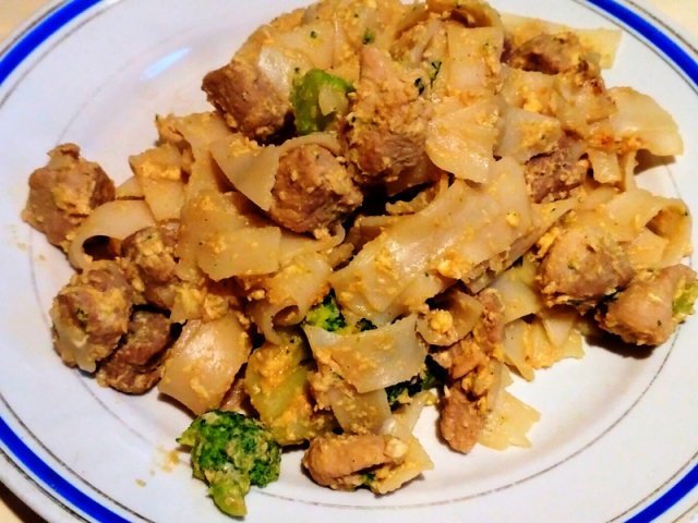 Рисовая лапша с мясом и овощами