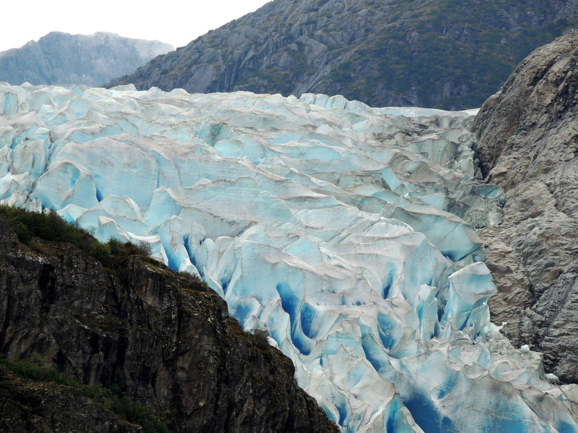 Ледник Герберт, Аляска. Похож на верхушку лимонного пирога с меренгой