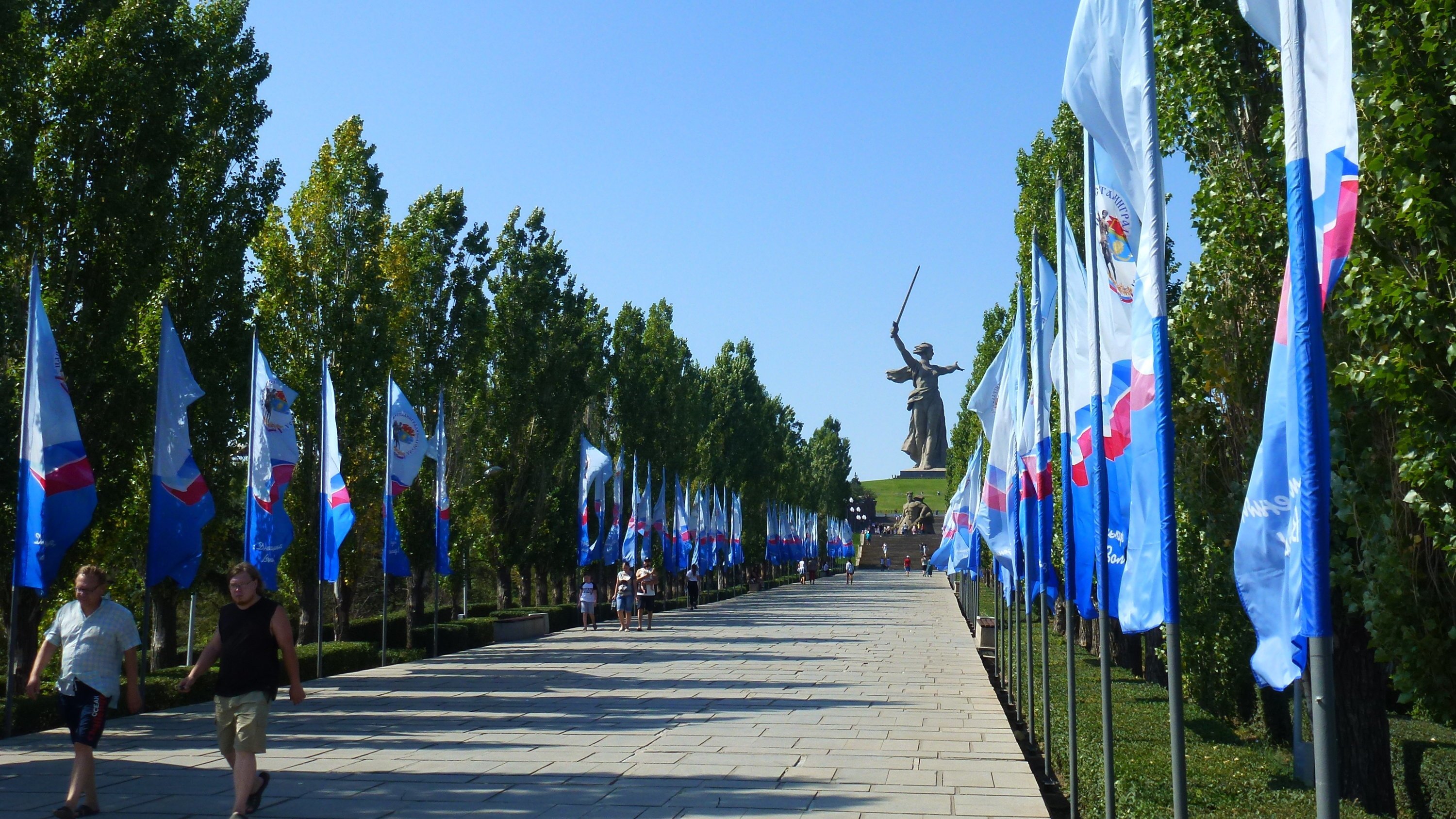 Население волгограда 2018. День города Волгоград. Волгоград фото города 2018. Достопримечательности Волгоград ко Дню России. Мир праздника Волгоград.