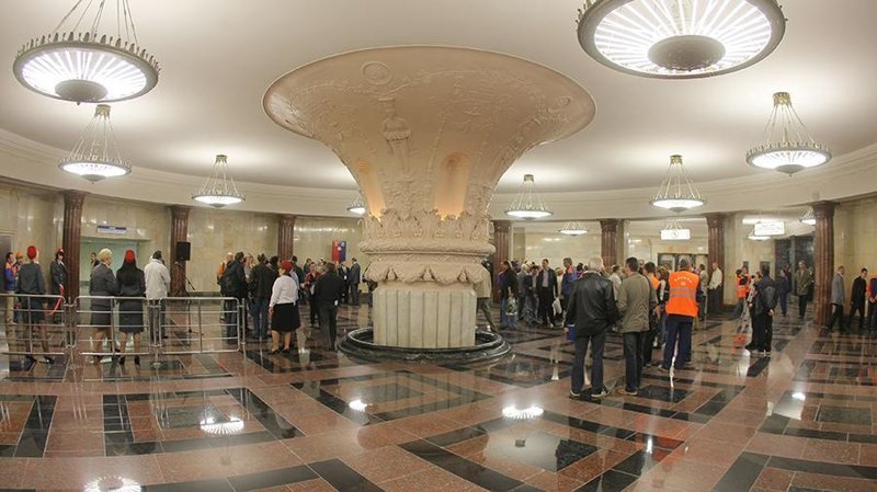 На станции метро «Курская» в Москве застрелили полицейского