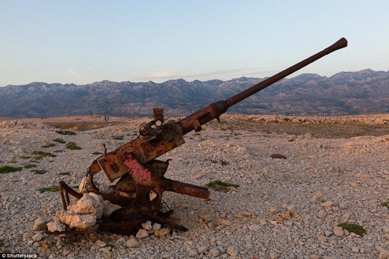 10. Заброшенная зенитная пушка в каньоне Пакленица, Хорватия.