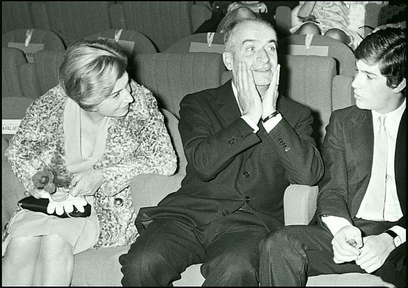 Луи де Фюнес, его жена Жанна и их сын Оливье на премьере фильма "Жандарм женится", в 1968 году