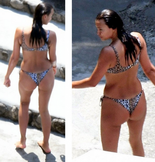 Во время августовского отпуска модель и ее мужа папарацци заметили на пляже