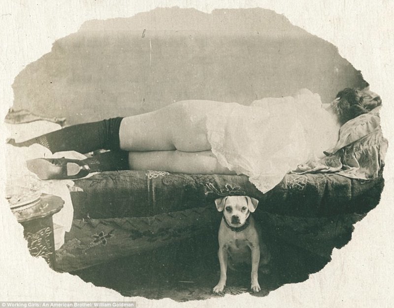 На заре эротической фотографии: снимки из американского борделя 19 века