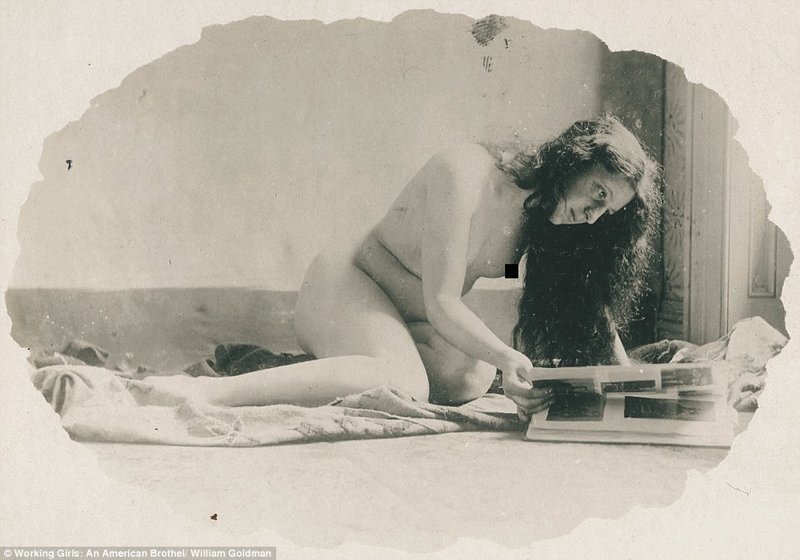 На заре эротической фотографии: снимки из американского борделя 19 века