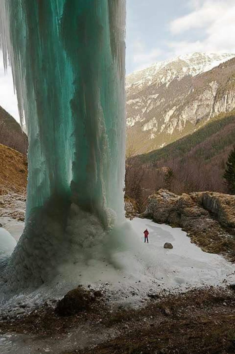 Замёрзший водопад