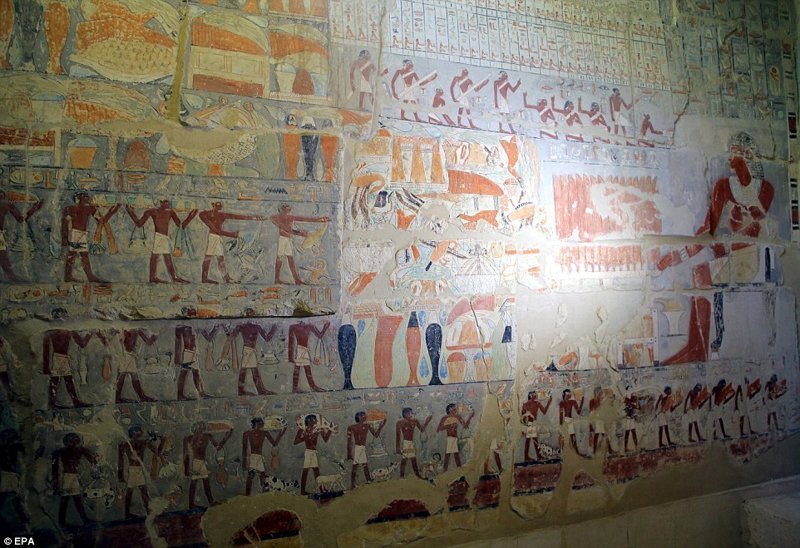 В некоторых - утверждается, что Меху жил позднее, в эпоху правления фараона Пепи I