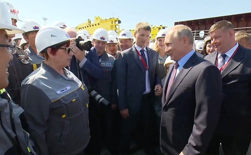Путин услышал о низкой зарплате рабочих и не поверил