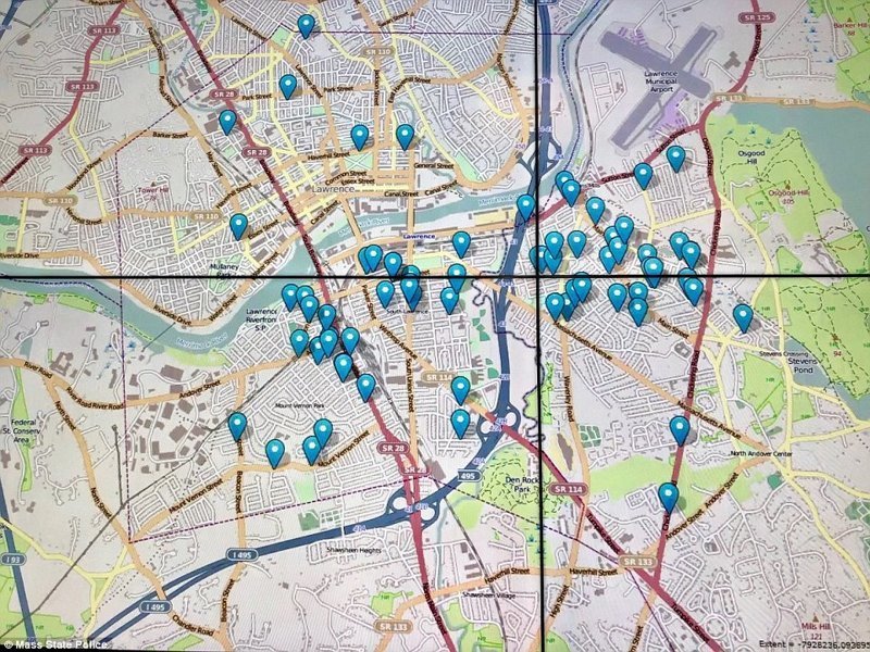 Полиция штата Массачусетс опубликовала снимок карты с указанием мест, где вспыхнули пожары. По сообщениям полиции, известно о взрывах и пожарах в 70 местах.