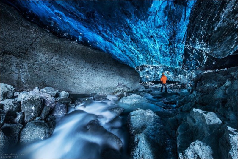 Ледяные пещеры — это рулетка. Ты заранее не знаешь, на сколько большая и красивая она внутри.