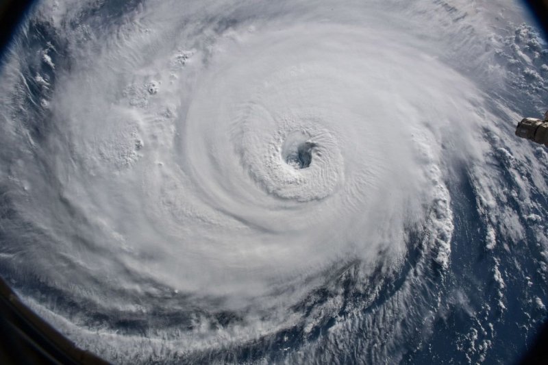 Снимки урагана из космоса сделаны с Международной космической станции 12 сентября 2018. Фото NASA.