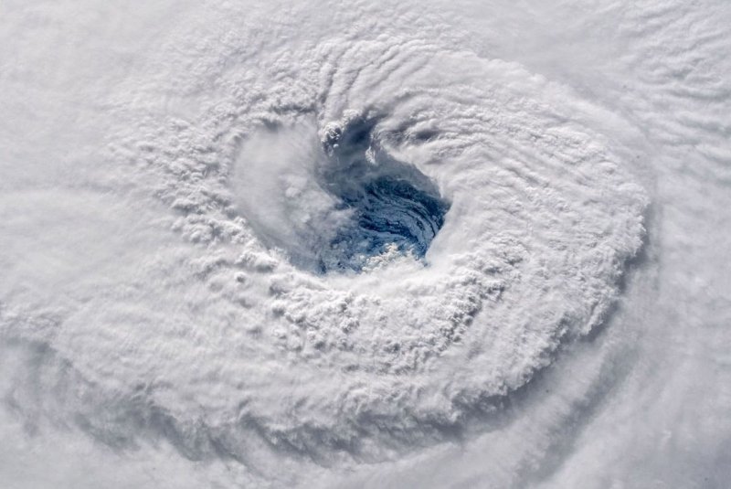 В NASA показали масштабный ураган "Флоренс" из космоса