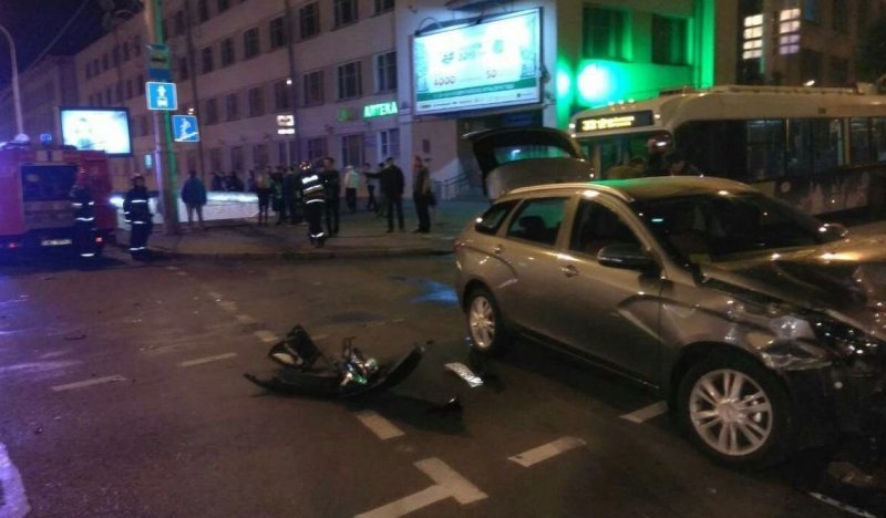 Авария дня. В Минске пьяный водитель залетел в подземный переход