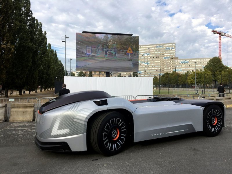 Volvo представила электрический беспилотный тягач будущего