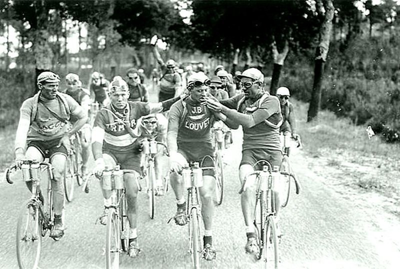 Перерыв на сигареты во время Тур де Франс, 1990-е годы.