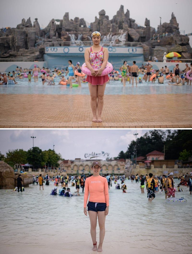 21-летняя Ри Сонг (сверху) позирует в водном парке Мансу в Пхеньяне. Внизу фотография 30-летней Квон Йе в водном парке Carribean Bay в Сеуле