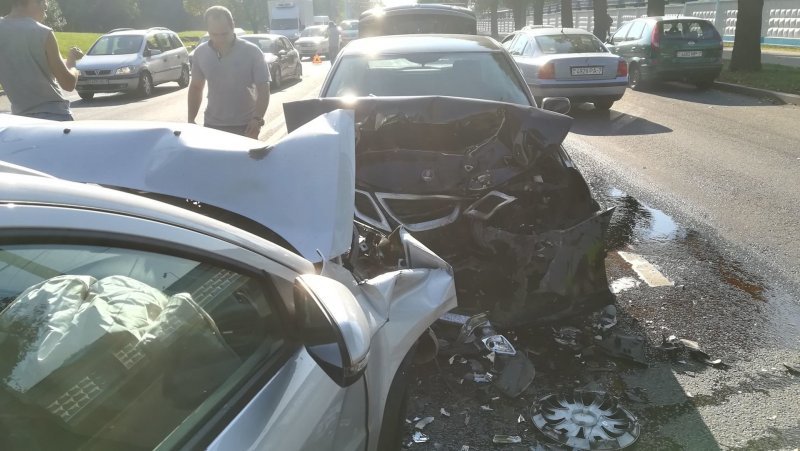 Авария дня. Лобовое столкновение автомобилей в Минске