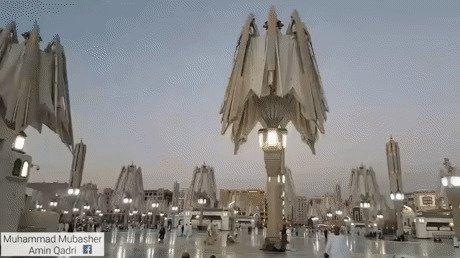 Огромные зонтики от жары Медина, Саудовская Аравия.