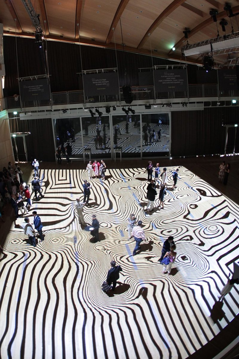Miguel Chevalier создал эту инсталляцию в Милане
