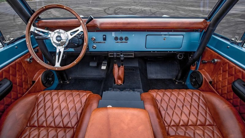 Классический Ford Bronco 1973 года от Velocity Restorations
