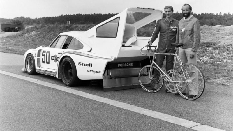 Рекорд скорости на велосипеде установили с помощью Porsche